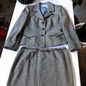 Dress Suit 2 pcs by Tahari Arthur